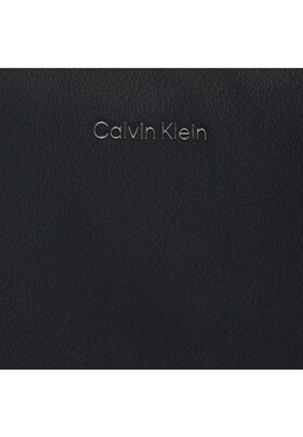 Calvin Klein Torebka Soft Crossbody K60K612112 Czarny. Kolor: czarny. Materiał: skórzane