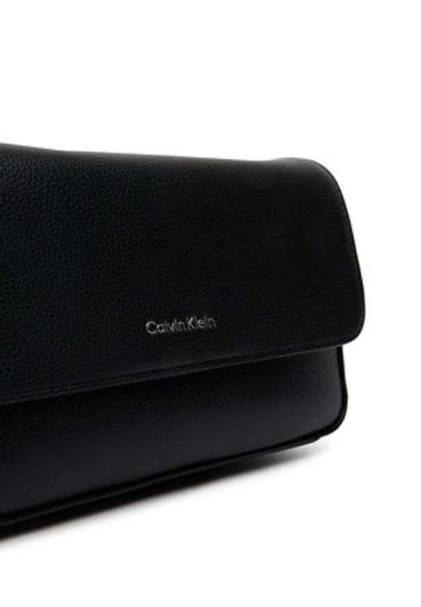 Calvin Klein Torebka Raised Small Flap Messenger LV04D3327G Czarny. Kolor: czarny. Materiał: skórzane