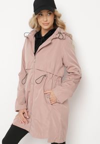 Born2be - Różowa Kurtka Parka Ściągana w Talii z Odpinanym Kapturem Milabra. Kolor: różowy. Materiał: jeans. Styl: klasyczny, sportowy #1