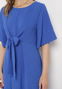 Born2be - Granatowa Sukienka Maxi z Ozdobnym Wiązaniem i Gumką w Talii Myrcella. Kolor: niebieski. Długość: maxi #2