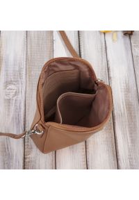 Listonoszka skórzana PAOLO PERUZZI IN-61-CG koniakowa. Sezon: wiosna, zima, jesień, lato. Materiał: skórzane. Rodzaj torebki: na ramię #1