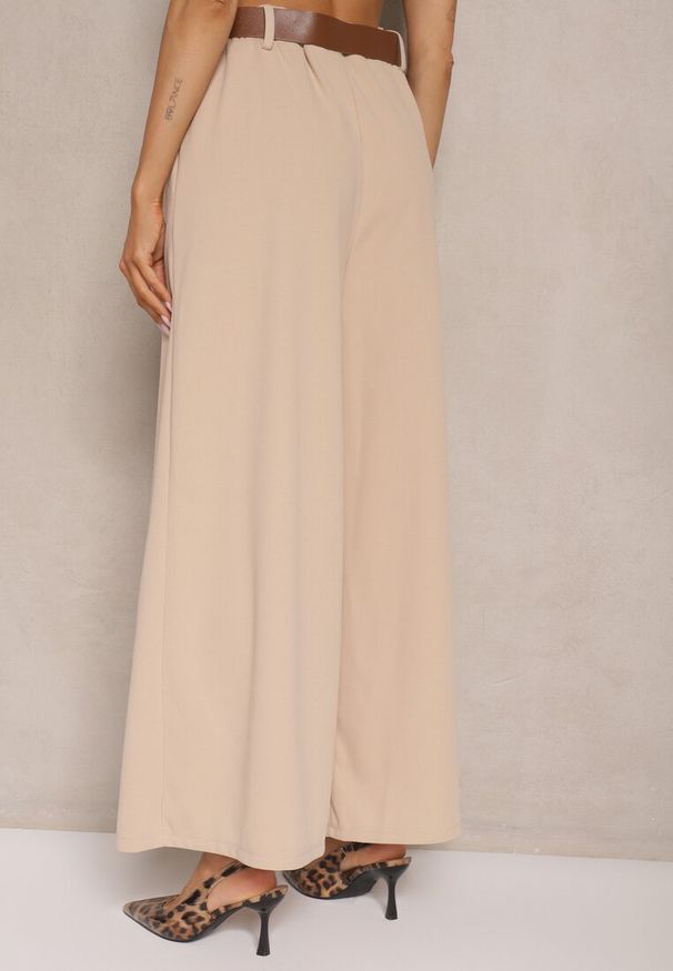 Renee - Beżowe Spodnie o Szerokim Kroju High Waist Ozdobione Paskiem Rasalle. Okazja: na co dzień. Stan: podwyższony. Kolor: beżowy. Wzór: aplikacja. Styl: elegancki, casual