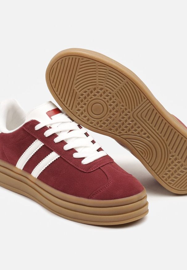 Born2be - Bordowe Sneakersy na Platformie z Minimalistycznymi Przeszyciami Teritha. Okazja: na spacer. Kolor: czerwony. Materiał: jeans. Obcas: na platformie. Sport: turystyka piesza, fitness