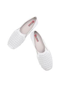 Białe Półbuty Artiker Wygodne Ażurowe Obuwie Damskie. Kolor: biały. Materiał: skóra. Wzór: ażurowy #6