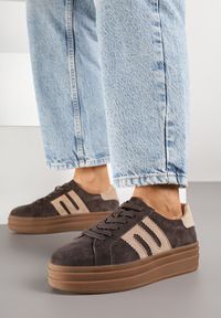 Born2be - Ciemnobrązowe Zamszowe Sneakersy na Grubej Podeszwie ze Skórzaną Wkładką i Naszywką Rilaressa. Okazja: na co dzień. Kolor: brązowy. Materiał: zamsz, skóra. Wzór: aplikacja