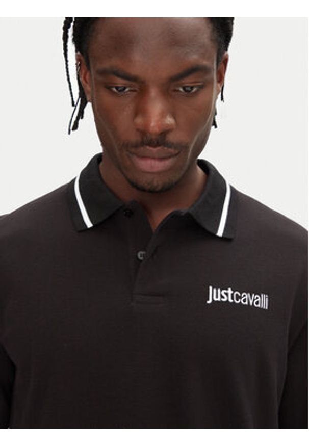 Just Cavalli Polo 78OAGT15 Czarny Regular Fit. Typ kołnierza: polo. Kolor: czarny. Materiał: bawełna