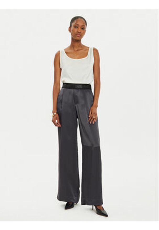 Oui - OUI Spodnie materiałowe 88773 1240807 Szary Relaxed Fit. Kolor: szary. Materiał: syntetyk