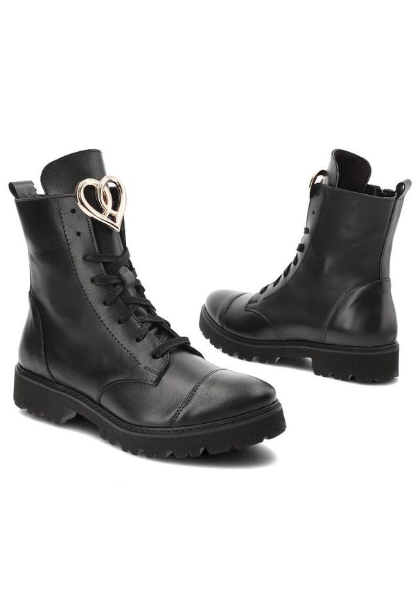 Czarne Botki Armodo Wygodne Obuwie Damskie Z Serduszkiem. Okazja: na co dzień. Zapięcie: zamek. Kolor: czarny. Materiał: skóra. Szerokość cholewki: normalna. Obcas: na obcasie. Styl: casual, elegancki. Wysokość obcasa: niski