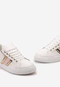 Born2be - Biało-Różowe Sznurowane Sneakersy z Ekoskóry z Metalicznymi Wstawkami i Brokatem Lirinea. Nosek buta: okrągły. Zapięcie: sznurówki. Kolor: biały. Materiał: materiał. Obcas: na obcasie. Wysokość obcasa: niski #2