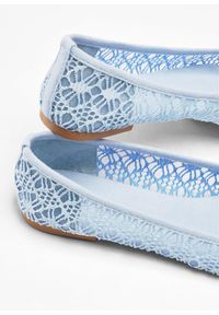 bonprix - Baleriny. Kolor: niebieski. Materiał: koronka. Wzór: koronka #2