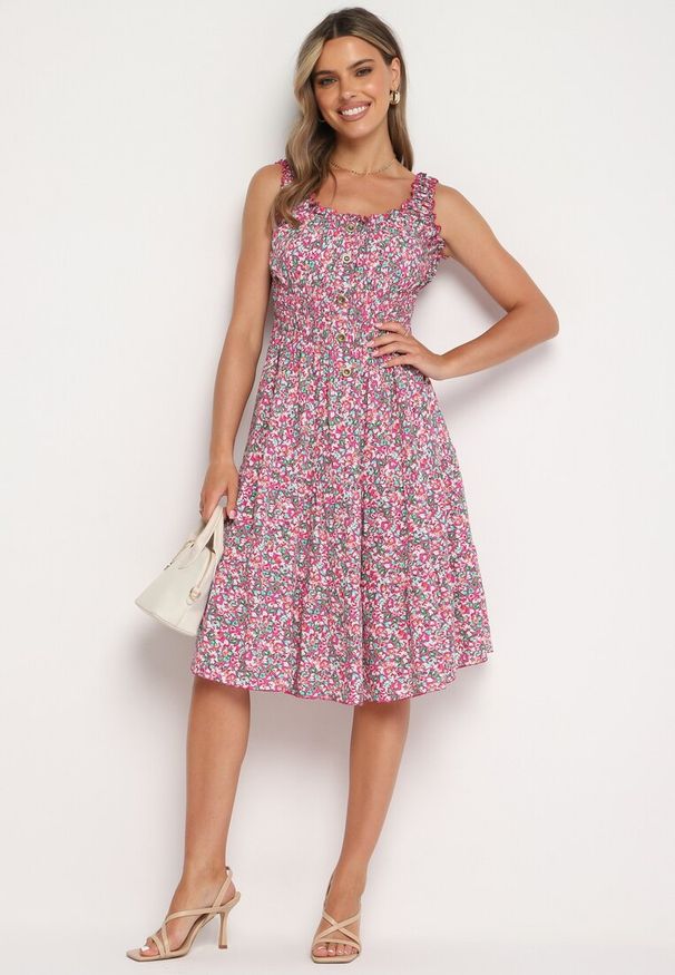 Born2be - Różowa Rozkloszowana Sukienka z Bawełny Wykończona Gumką w Talii Nelaris. Okazja: na imprezę, na randkę. Typ kołnierza: dekolt hiszpanka. Kolor: różowy. Materiał: bawełna. Długość rękawa: na ramiączkach. Styl: boho