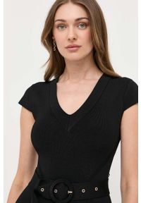 Marciano Guess sukienka kolor czarny mini dopasowana. Kolor: czarny. Materiał: dzianina, prążkowany. Długość rękawa: krótki rękaw. Typ sukienki: dopasowane. Długość: mini #3