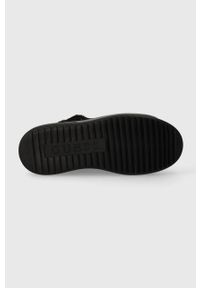 Guess sneakersy zamszowe DENESA3 kolor czarny FL8DE3 SUE12. Nosek buta: okrągły. Kolor: czarny. Materiał: zamsz. Obcas: na platformie #3