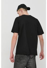 Fila T-shirt bawełniany kolor czarny z aplikacją. Okazja: na co dzień. Kolor: czarny. Materiał: bawełna. Wzór: aplikacja. Styl: casual
