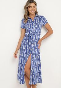 Born2be - Niebieska Sukienka Koszulowa w Geometryczny Wzór Zapinana na Guziki z Materiałowym Paskiem Thilea. Okazja: na spotkanie biznesowe. Kolor: niebieski. Materiał: materiał. Wzór: geometria. Typ sukienki: koszulowe. Styl: biznesowy #1