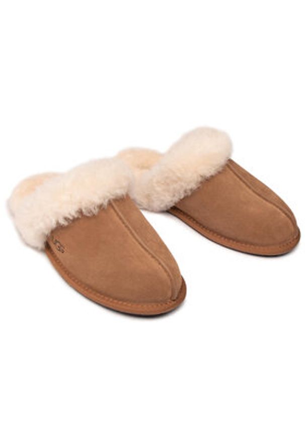 Ugg Kapcie W Scuffette II 1106872 Brązowy. Kolor: brązowy. Materiał: zamsz, skóra