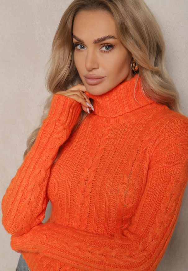 Renee - Pomarańczowy Golf w Klasycznym Stylu Tortilla. Okazja: na spotkanie biznesowe. Typ kołnierza: golf. Kolor: pomarańczowy. Materiał: jeans. Długość rękawa: długi rękaw. Długość: długie. Styl: klasyczny