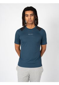 Champion T-Shirt "Tech-Tee" | 218011 | Mężczyzna | Czarny, Niebieski. Okazja: na co dzień. Kolor: niebieski, wielokolorowy, czarny. Materiał: poliester. Wzór: nadruk. Styl: casual, klasyczny #3