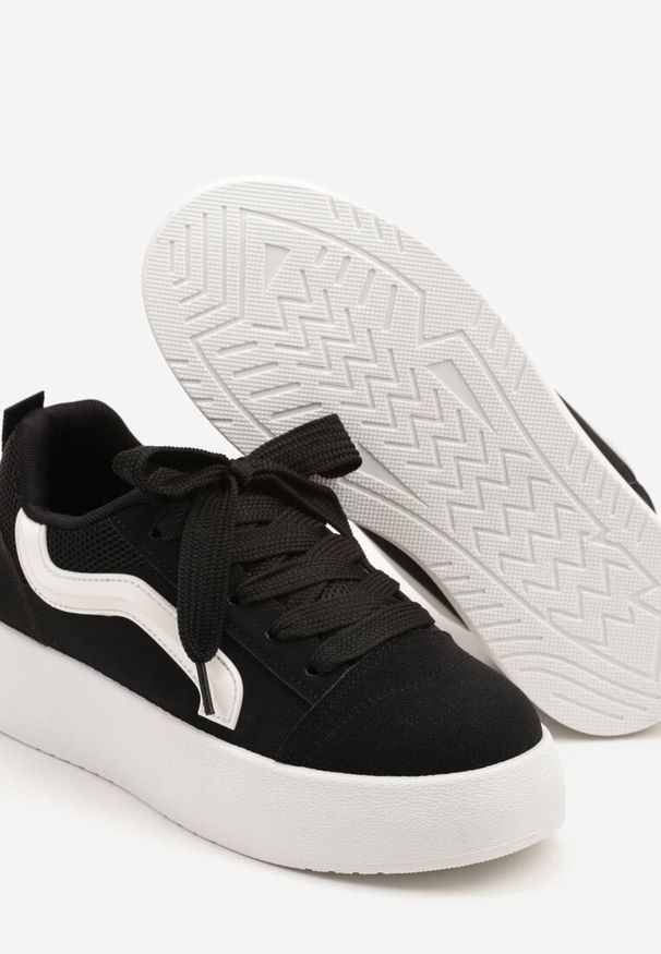 Born2be - Czarne Sneakersy na Grubej Podeszwie z Ozdobnym Paskiem Kornelie. Okazja: na co dzień. Zapięcie: pasek. Kolor: czarny. Materiał: jeans. Wzór: aplikacja
