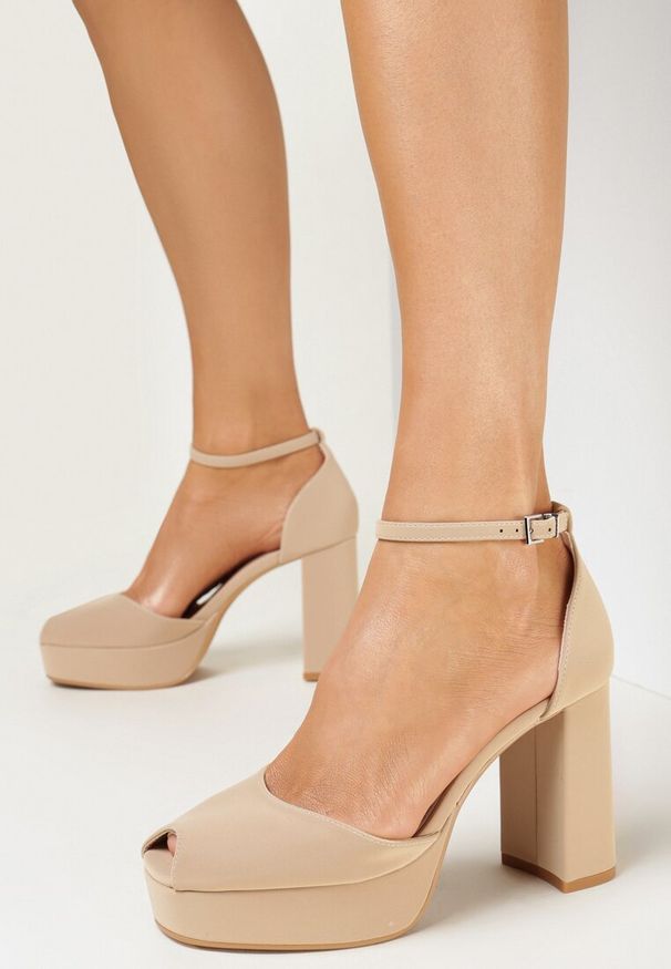 Born2be - Ciemnobeżowe Sandały na Słupku i Platformie z Noskiem Peep Toe Jelesia. Nosek buta: otwarty. Zapięcie: pasek. Kolor: beżowy. Obcas: na platformie