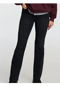 Sinsay - Spodnie jeansowe flare - czarny. Kolor: czarny