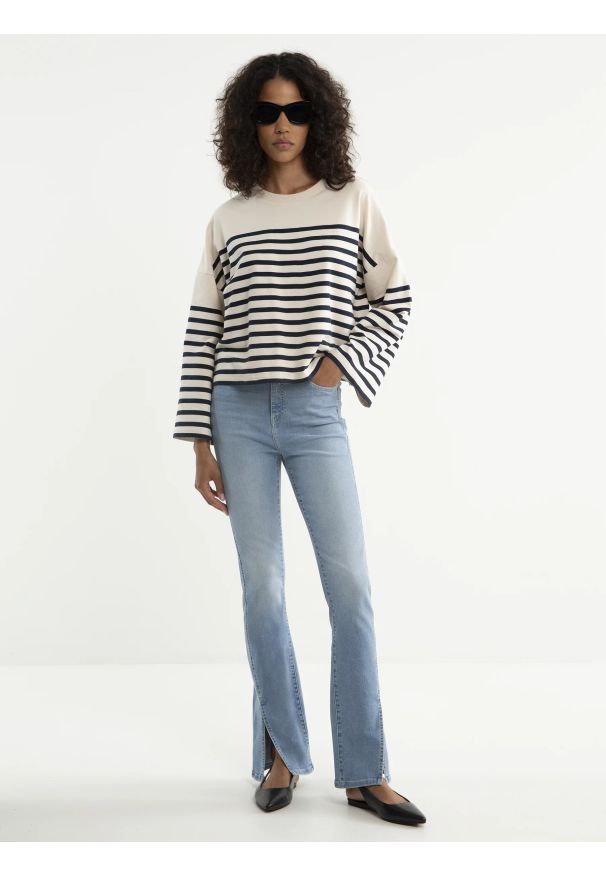 Big-Star - Jeansy damskie bootcut z rozcięciami jasnoniebieskie Blake 219. Kolor: niebieski