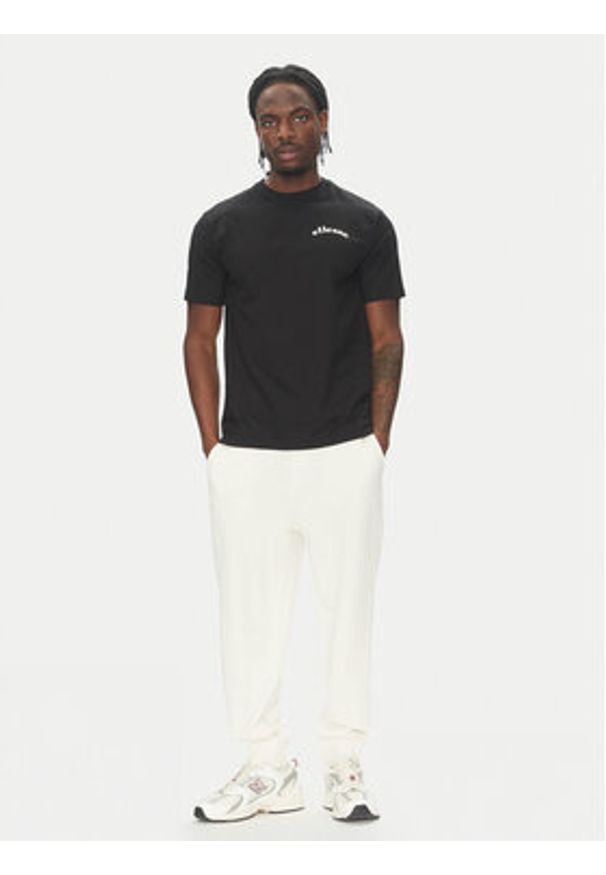 Ellesse T-Shirt Courtside SHZ21991 Czarny Regular Fit. Kolor: czarny. Materiał: bawełna