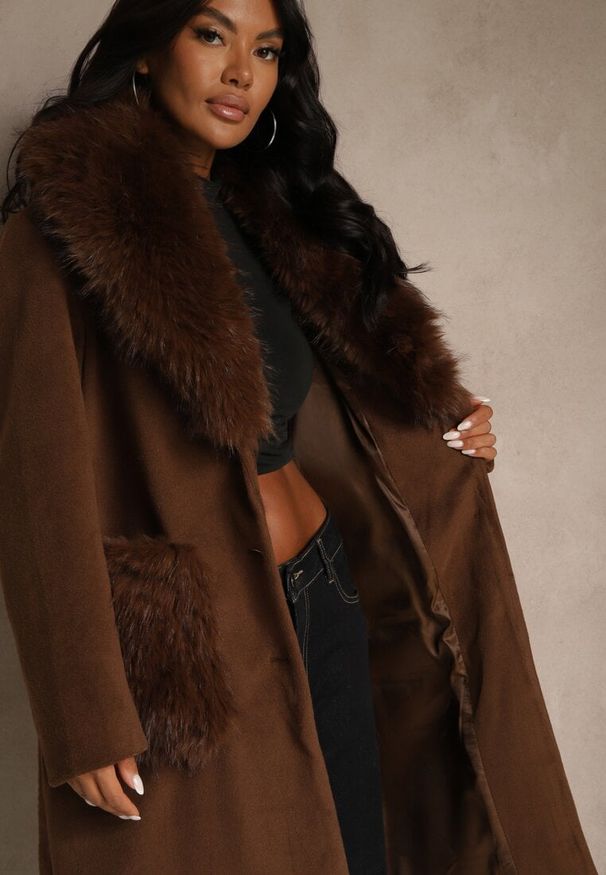 Renee - Brązowy Płaszcz z Futrzanym Kołnierzem Kieszeniami i Wiązanym Paskiem Perria. Okazja: na co dzień. Kolor: brązowy. Materiał: futro. Styl: casual, elegancki