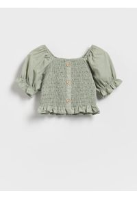 Reserved - Krótka bluzka hiszpanka - oliwkowy. Typ kołnierza: dekolt hiszpanka. Kolor: oliwkowy. Materiał: bawełna. Długość: krótkie