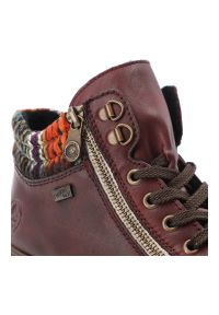 Czerwone Botki Rieker Ocieplane Buty Damskie. Okazja: na co dzień, na spacer. Zapięcie: sznurówki. Kolor: czerwony. Materiał: dzianina, skóra. Szerokość cholewki: normalna. Wzór: kolorowy. Sezon: zima, jesień. Styl: casual #4