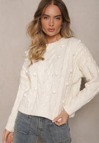 Renee - Jasnobeżowy Sweter z Wełną i Wiskozą Ozdobiony Tłoczeniem i Kulkami Vaiannae. Kolor: beżowy. Materiał: wiskoza, wełna. Wzór: aplikacja. Sezon: zima