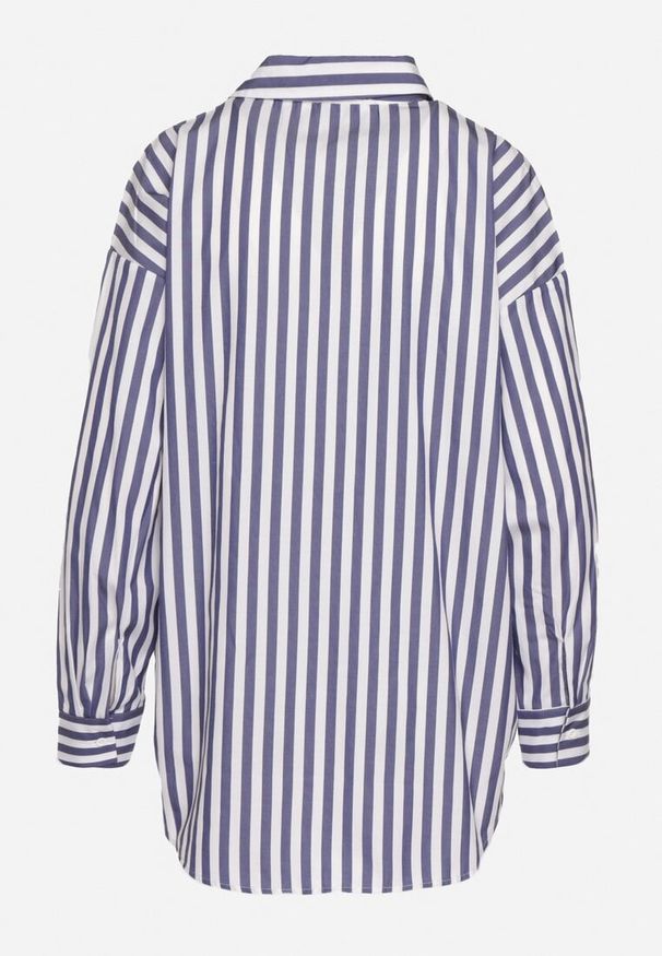 Born2be - Granatowo-Biała Koszula z Bawełny Zapinana na Guziki w Paski Blilia. Okazja: do pracy, na co dzień, na spotkanie biznesowe. Typ kołnierza: kołnierzyk klasyczny. Kolor: niebieski. Materiał: bawełna. Długość rękawa: długi rękaw. Długość: długie. Wzór: paski. Styl: elegancki, biznesowy, klasyczny, casual