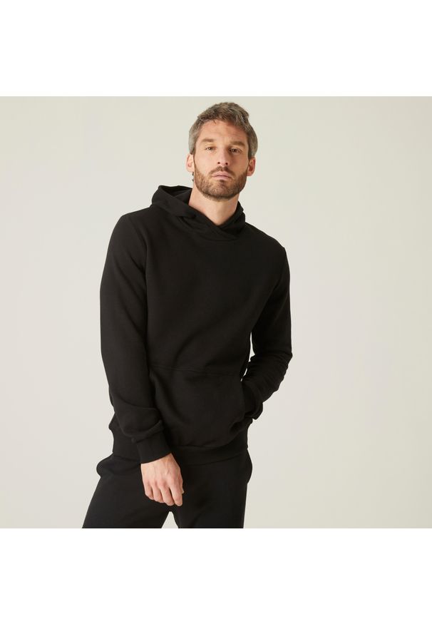 DOMYOS - Bluza z kapturem męska Nyamba Gym & Pilates Crew 100. Typ kołnierza: kaptur. Kolor: czarny. Materiał: tkanina, prążkowany, poliester, materiał, bawełna, włókno, elastan. Wzór: ze splotem. Sport: joga i pilates