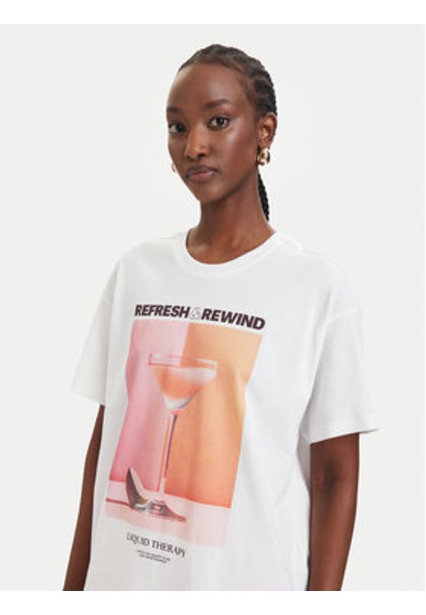 only - ONLY T-Shirt Vivvi 15346761 Biały Regular Fit. Kolor: biały. Materiał: bawełna