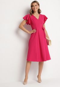 Born2be - Fuksjowa Rozkloszowana Sukienka Kopertowa z Wiązaniem w Talii Dannila. Kolor: różowy. Wzór: aplikacja. Typ sukienki: kopertowe #5