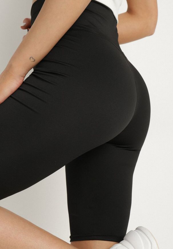Born2be - Czarne Szorty Kolarki z Elastyczną Gumką w Talii Evisoria. Okazja: na co dzień. Kolor: czarny. Styl: elegancki, casual
