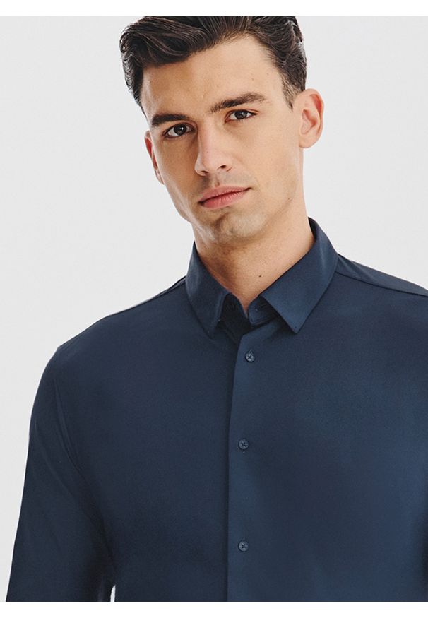 Pako Lorente - PAKO LORENTE – Granatowa dzianinowa koszula męska. Typ kołnierza: kołnierzyk klasyczny. Kolor: niebieski. Materiał: dzianina. Długość rękawa: długi rękaw. Długość: długie. Wzór: gładki. Styl: klasyczny