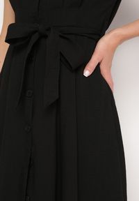 Born2be - Czarna Koszulowa Sukienka Zapinana na Guziki z Materiałowym Paskiem Moaxel. Kolor: czarny. Materiał: materiał. Długość rękawa: krótki rękaw. Typ sukienki: koszulowe. Styl: elegancki #3