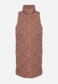 Born2be - Ciemnobrązowa Pikowana Kamizelka o Długim Kroju ze Stójką i Kieszeniami Avatheia. Okazja: na co dzień. Typ kołnierza: kołnierzyk stójkowy. Kolor: brązowy. Materiał: jeans. Długość: długie. Wzór: aplikacja. Styl: casual, klasyczny, elegancki #3