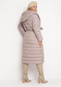 Born2be - Ciemnoróżowa Pikowana Kurtka Płaszcz o Przedłużonym Fasonie z Paskiem i Kapturem Gerit. Kolor: różowy. Materiał: materiał #4