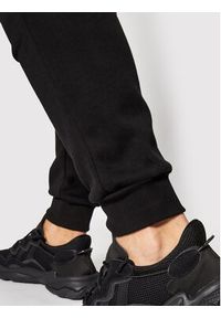 Alpha Industries Spodnie dresowe Basic Jogger 116370 Czarny Slim Fit. Kolor: czarny. Materiał: bawełna #3