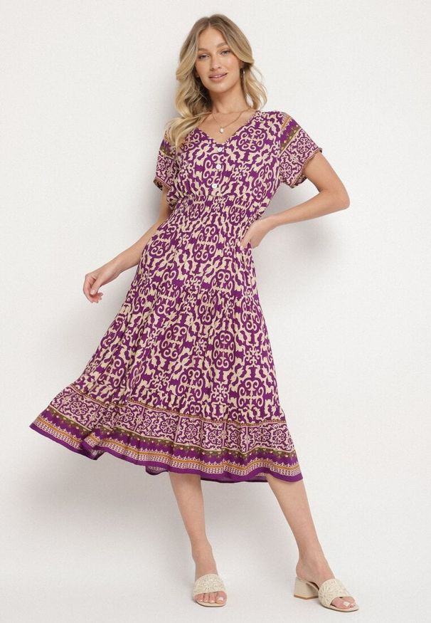 Born2be - Ciemnofioletowa Bawełniana Sukienka z Guzikami i Ornamentnym Wzorem Zisselle. Kolor: fioletowy. Materiał: bawełna
