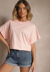 Renee - Jasnoróżowy T-shirt z Wiskozą o Fasonie Nietoperza Tanalitha. Okazja: na co dzień. Kolor: różowy. Materiał: wiskoza. Styl: casual