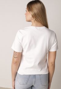 Born2be - Biały Bawełniany T-shirt w Klasycznym Stylu Hetita. Okazja: na co dzień. Kolor: biały. Materiał: bawełna. Wzór: haft. Styl: klasyczny #7