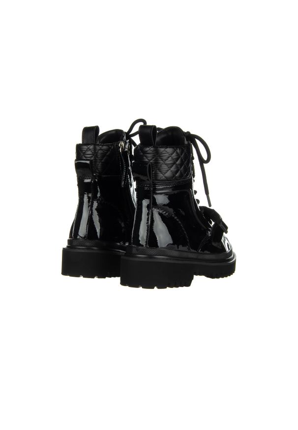 Botki Sca'viola M-73 Black Patent 047196, Czarny, Skóra naturalna lakierowana. Zapięcie: klamry. Kolor: czarny. Materiał: skóra. Szerokość cholewki: normalna. Obcas: na obcasie. Styl: elegancki. Wysokość obcasa: średni