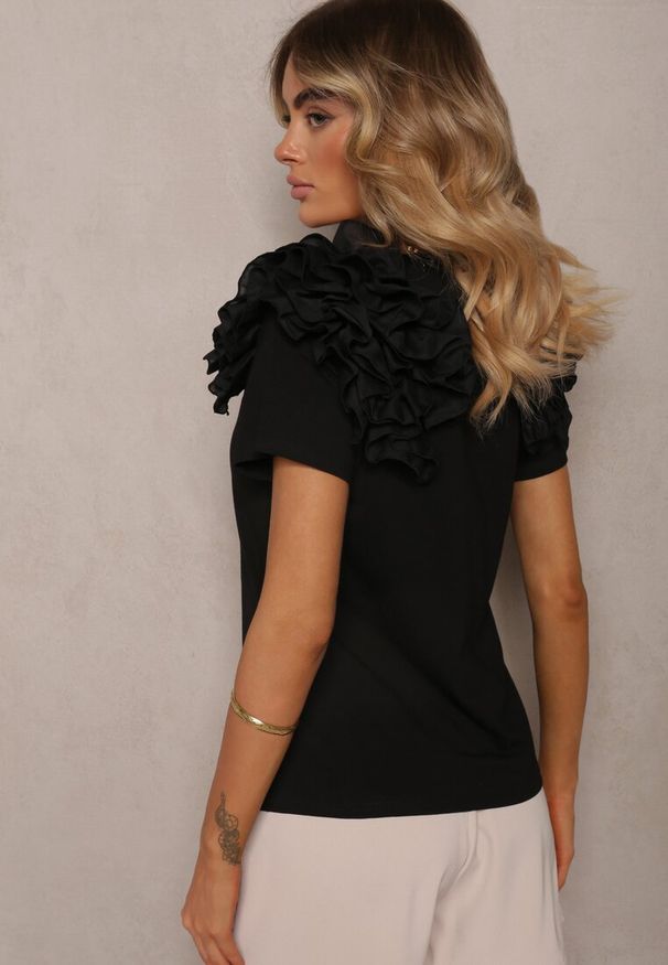 Renee - Czarny T-shirt z Bawełny Ozdobiony Bufiastymi Falbankami Kandrra. Typ kołnierza: kołnierz z falbankami. Kolor: czarny. Materiał: bawełna. Wzór: aplikacja