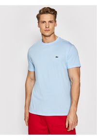 Lacoste T-Shirt TH6709 Niebieski Regular Fit. Kolor: niebieski. Materiał: bawełna