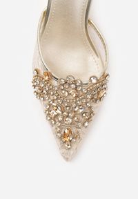 Renee - Złote Koronkowe Czółenka VICES na Szpilce z Odkrytą Piętą i Cyrkoniami Idaphei. Okazja: na imprezę. Nosek buta: szpiczasty. Zapięcie: pasek. Kolor: złoty. Wzór: aplikacja. Materiał: koronka. Sezon: lato. Obcas: na szpilce. Styl: glamour, elegancki. Wysokość obcasa: średni #6