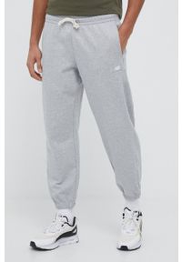 New Balance spodnie dresowe bawełniane męskie kolor szary melanżowe MP31503AG-3AG. Kolor: szary. Materiał: bawełna, dresówka. Wzór: melanż #1