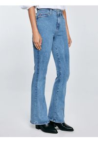 Big-Star - Jeansy damskie z rozszerzaną nogawką jasnoniebieskie Clara Flare 158. Okazja: na co dzień. Kolor: niebieski. Styl: klasyczny, retro, elegancki, casual #5
